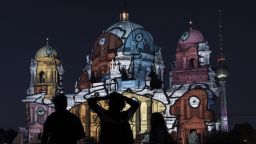 Зрелищно светлинно шоу върху 12 емблематични забележителности на Берлин