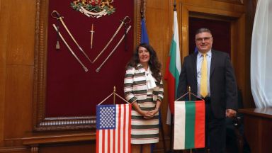 В рамките на установеното добро сътрудничество между Министерството на отбраната