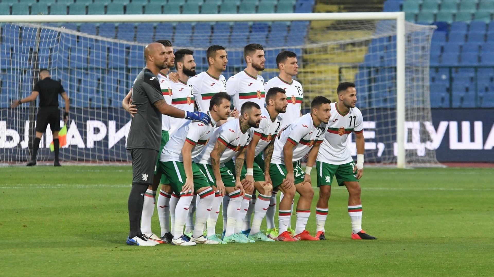 България остава футболна сила №70 в света