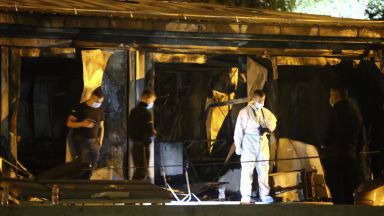 Най малко 10 души са загинали при пожар избухнал в модулна