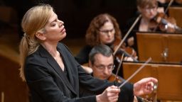Маестра Кери-Лин Уилсън: Вълнувам се, че отново ще дирижирам Софийската филхармония