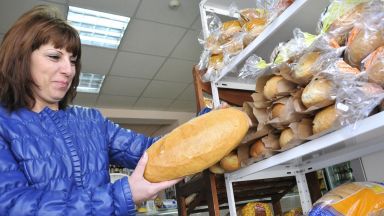Министър Нинова: От днес хлябът е по-евтин с 20% в търговските вериги