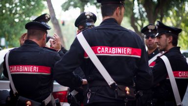 Италианската полиция претърси днес жилищата и компютрите на осем потенциално