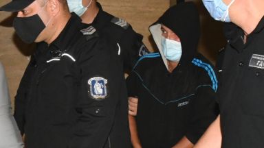 След издирване и конвой до съда: Задържаният за заплашителния мейл до Митева остава в ареста