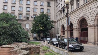 Президентът Румен Радев събра на извънредна среща министри от служебния