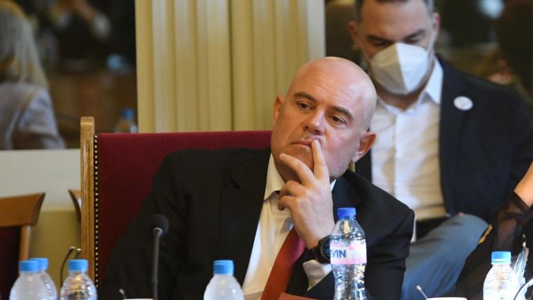 Време е нещата да се нарекат с истинските им имена,