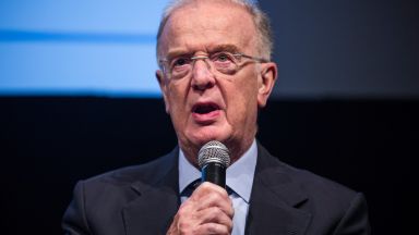 Бившият португалски президент социалист Жоржи Сампайо заемал и ръководни постове