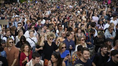 Диджеи и музиканти призоваха за отмяна на ограниченията в Амстердам