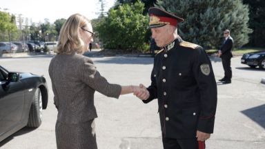 Председателят на Народното събрание Ива Митева почете празника на Националната служба