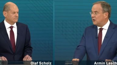 Кандидатът на консерваторите за канцлер на Германия Армин Лашет влезе