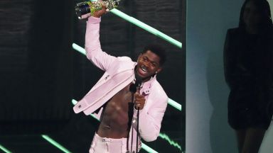Лил Нас Екс спечели наградата за видео на годината на MTV, Бийбър се завърна триумфално (видео)