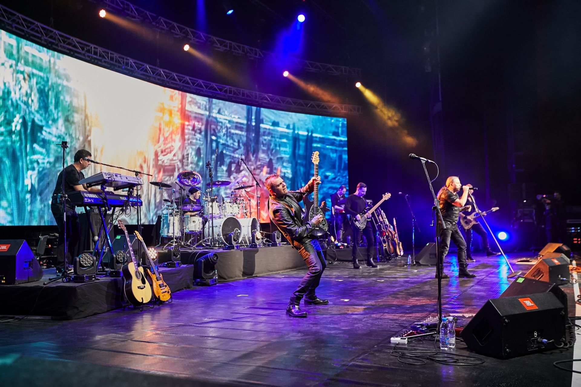 Б.Т.Р. на сцената (Източник: СМЕ) | impressio.dir.bg Б.Т.Р. на сцената (Източник: СМЕ) | impressio.dir.bg