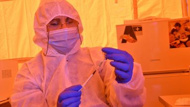 Около една пета от пълнолетните българи вече са напълно ваксинирани