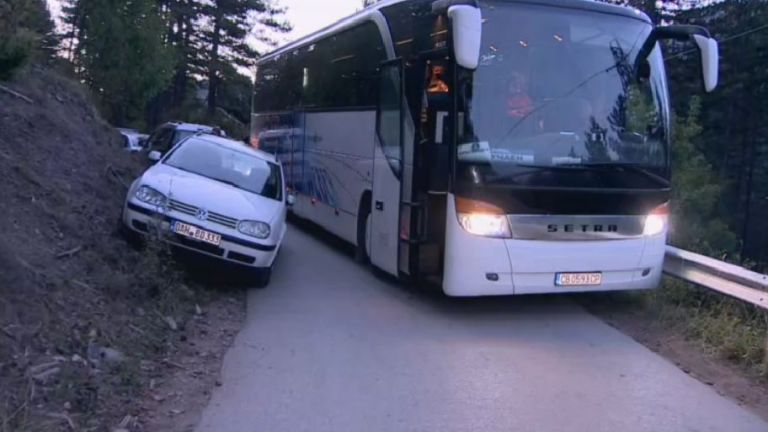Инцидент задръсти пътя край село Борово, където тази нощ се