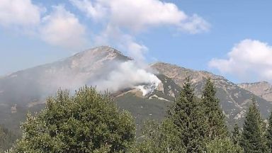 Горски пожар избухна над село Бели Искър в Национален парк Рила