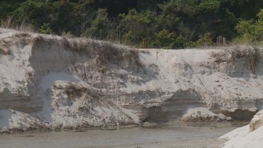 За унищожени над 800 метра дюни и умишлено изместване на