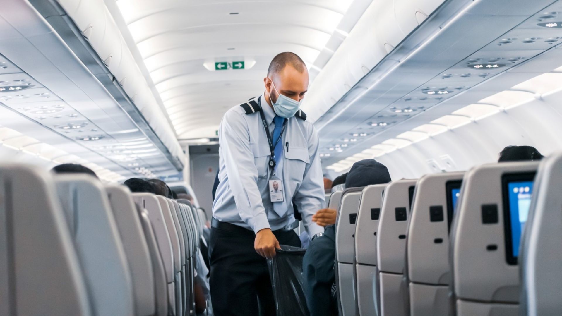 Отпада задължителното носене на маски в самолета в ЕС