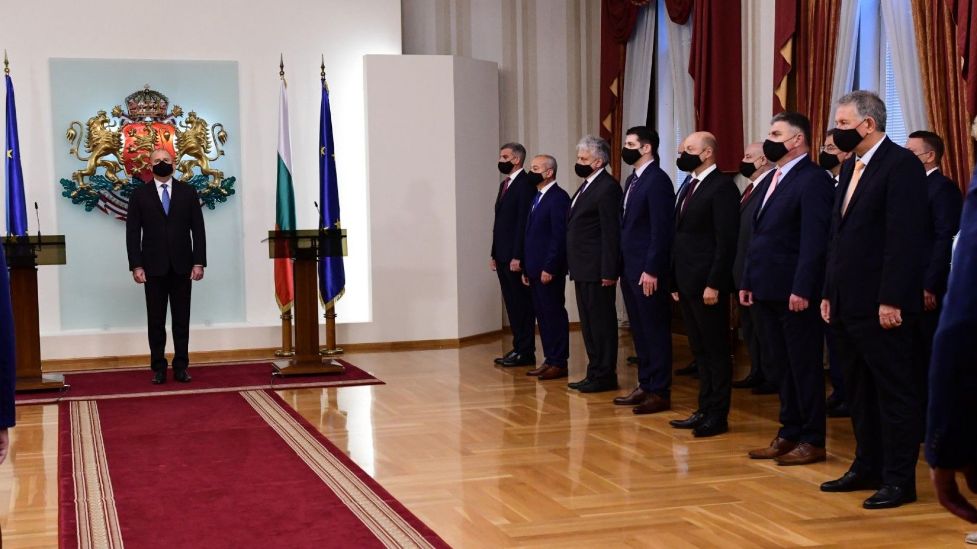 Президентът представи новия служебен кабинет