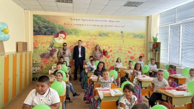 За тринайсета година поред ТЕЦ AES Гълъбово зарадва най малките ученици