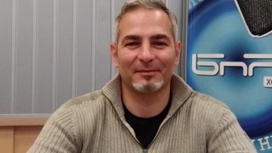 Една птичка пролет не прави за две също се съмнявам