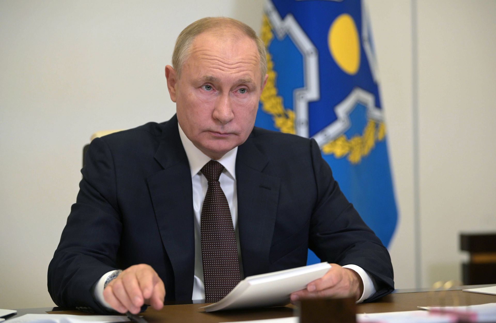 Руският президент Владимир Путин присъства на заседание на Организацията на договора за колективна сигурност (ОДКБ) чрез видеоконференция в резиденция Ново-Огарьово извън Москва