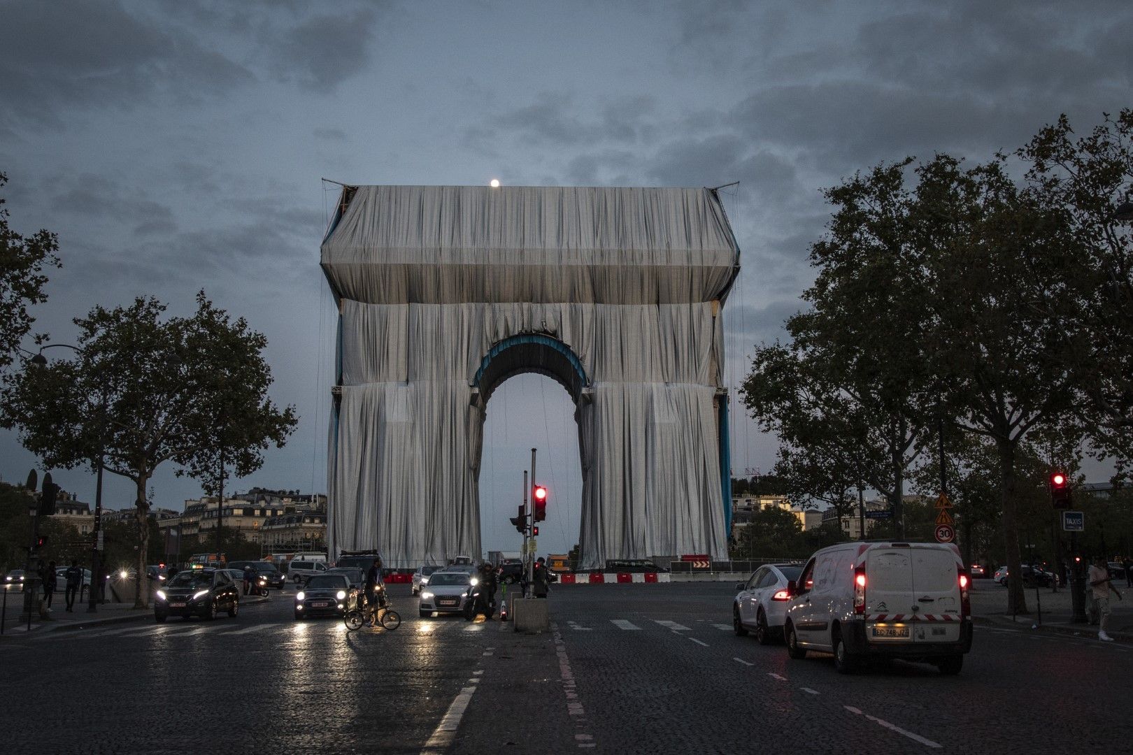 "Триумфалната арка, Опакована" - последният проект на Кристо ще може да се види в Париж от 18 септември до 5 октомври