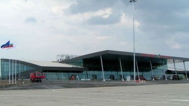 Зимната програма за 2022 година на летище Пловдив започна с