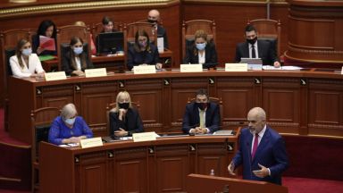 Албанският парламент одобри днес новото правителство което е доминирано от