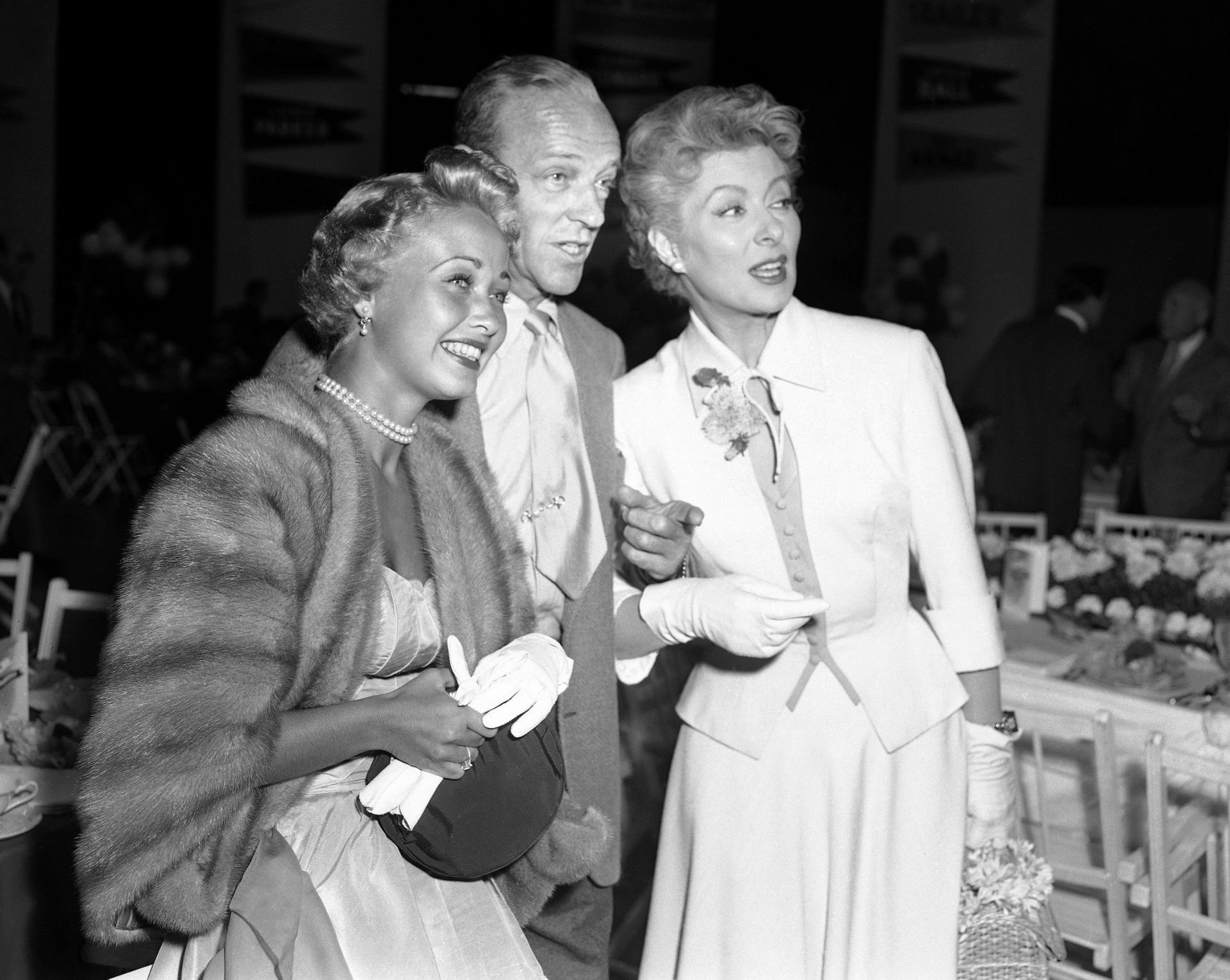 Джейн, вляво, с Фред Астер и Айлийн Гриър Гарсън през 1953 г.
