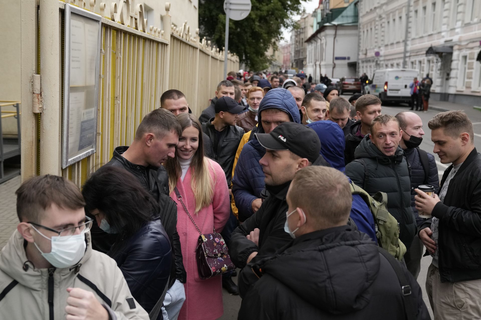 Опашки пред избирателните секции в Москва