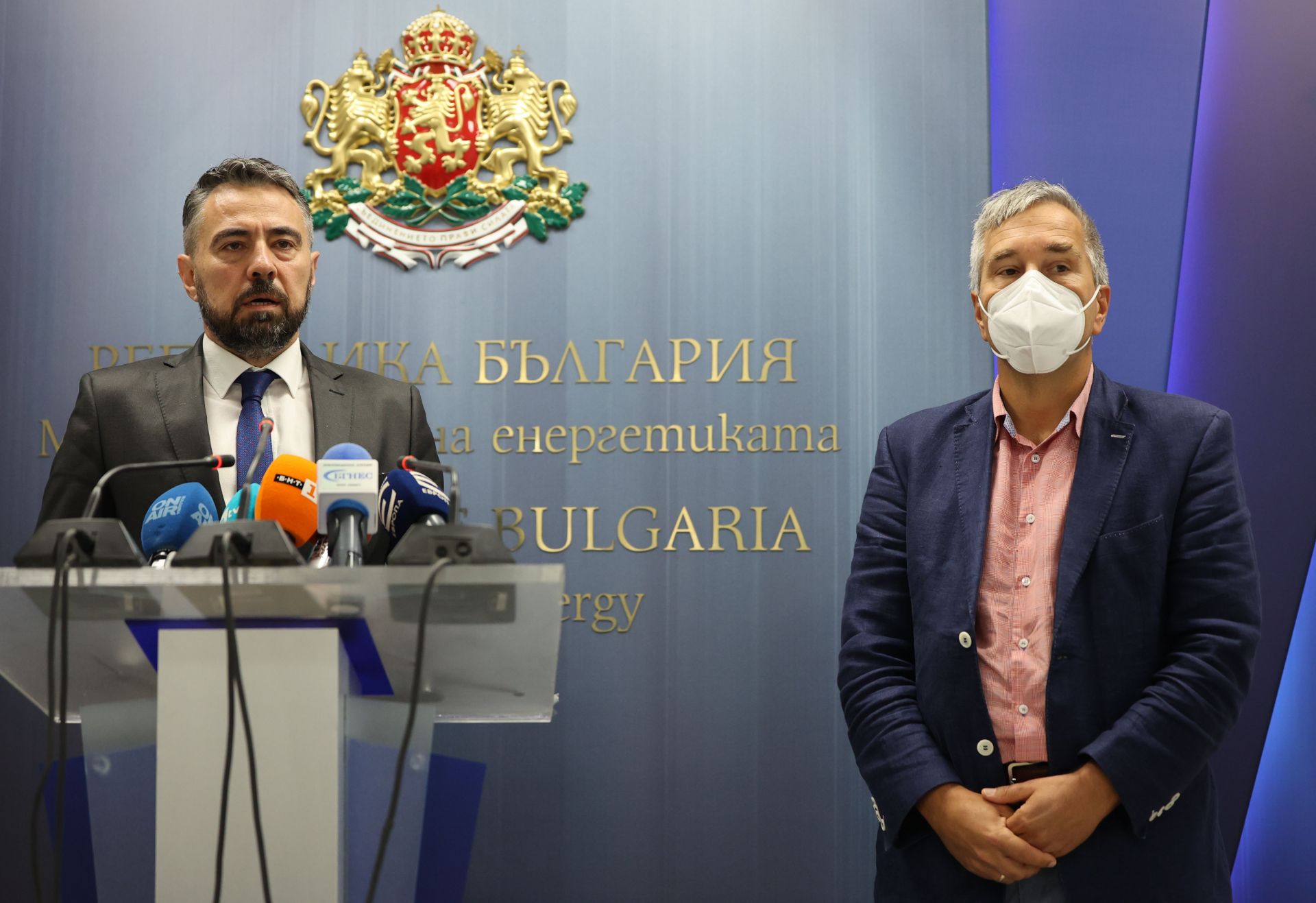 Министърът на енергетиката Андрей Живков (ляво) и председателят на Управителния съвет на Българска федерация на индустриалните енергийни консуматори Константин Стаменов, дадоха брифинг за медиите в сградата на министерството.