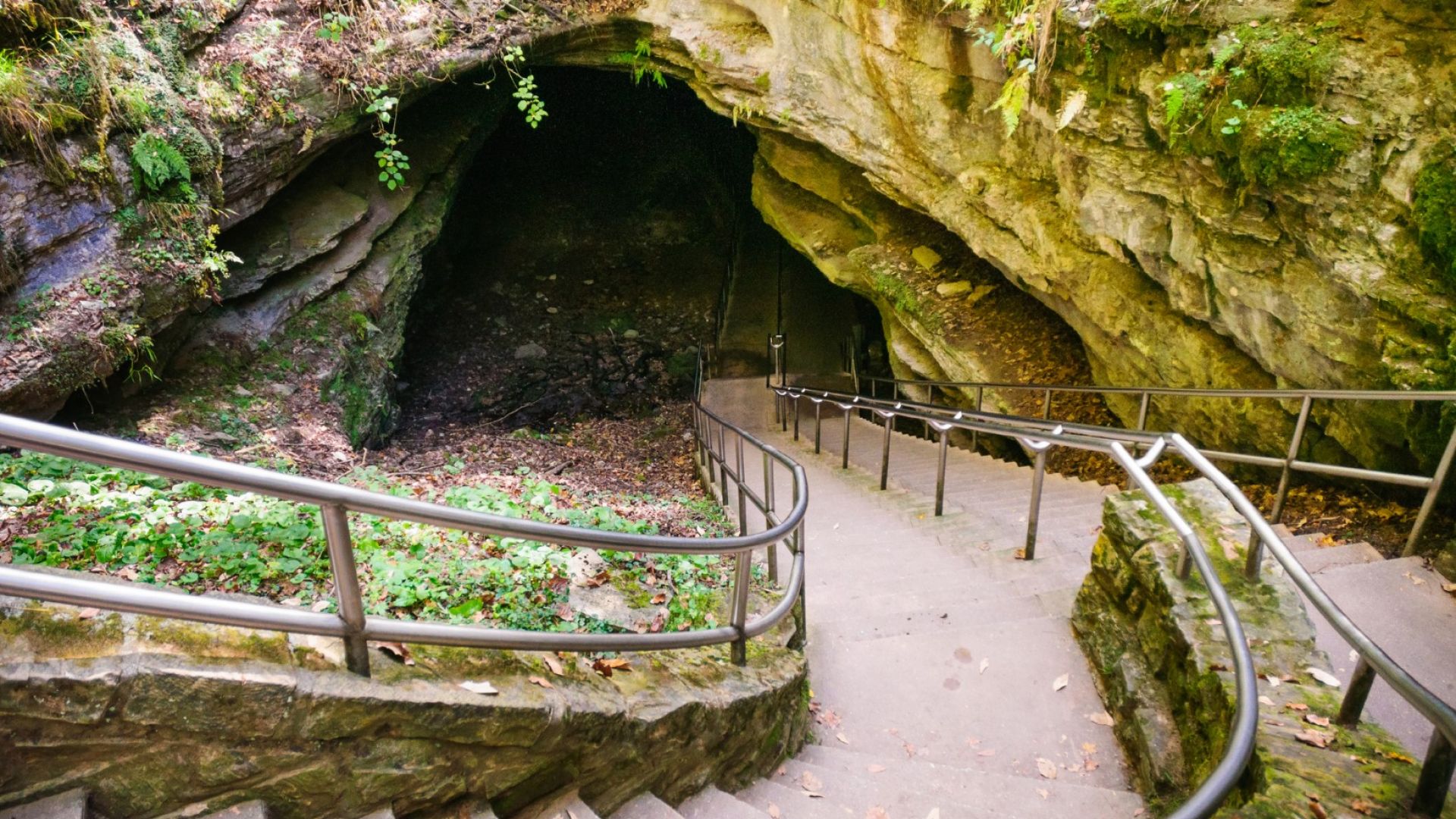 Най-дългата пещера в света порасна още: откриха нови 13 км тунели