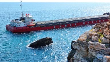 Неадекватното поведение на вахтените моряци е най вероятната причина за засядането