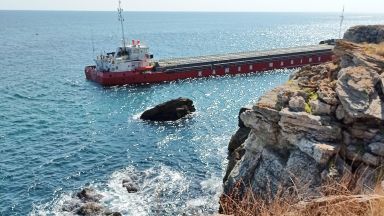 Тази вечер от Варна тръгва плаващ кран с осигуряващ буксир