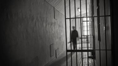Варненският апелативен съд присъди четири години затвор за старец блудствал