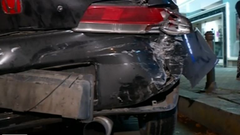 13-годишно момиче пострада при катастрофа с два автомобила и трамвай