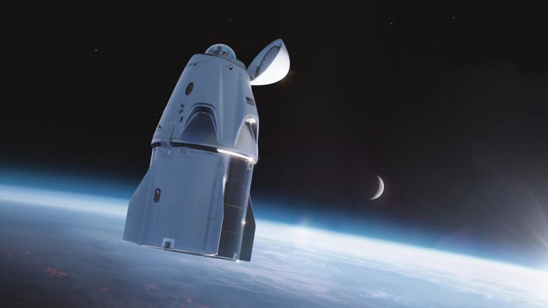 SpaceX планира да създаде кораб специално за космически туризъм