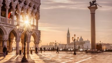 Венеция ограничава туристическите групи до 25 души, глобата за нарушителите е до 500 евро