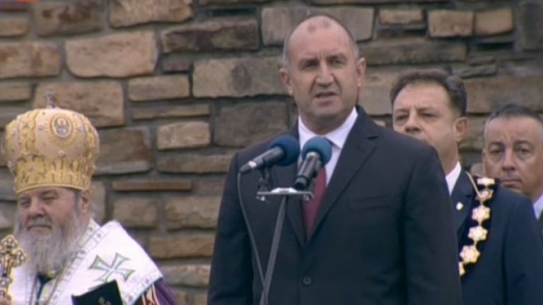 За българите обявяването на независимостта е морална победа, превърнала се