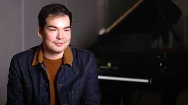 Алим Бейсембаев спечели международния конкурс за пианисти в Лийдс