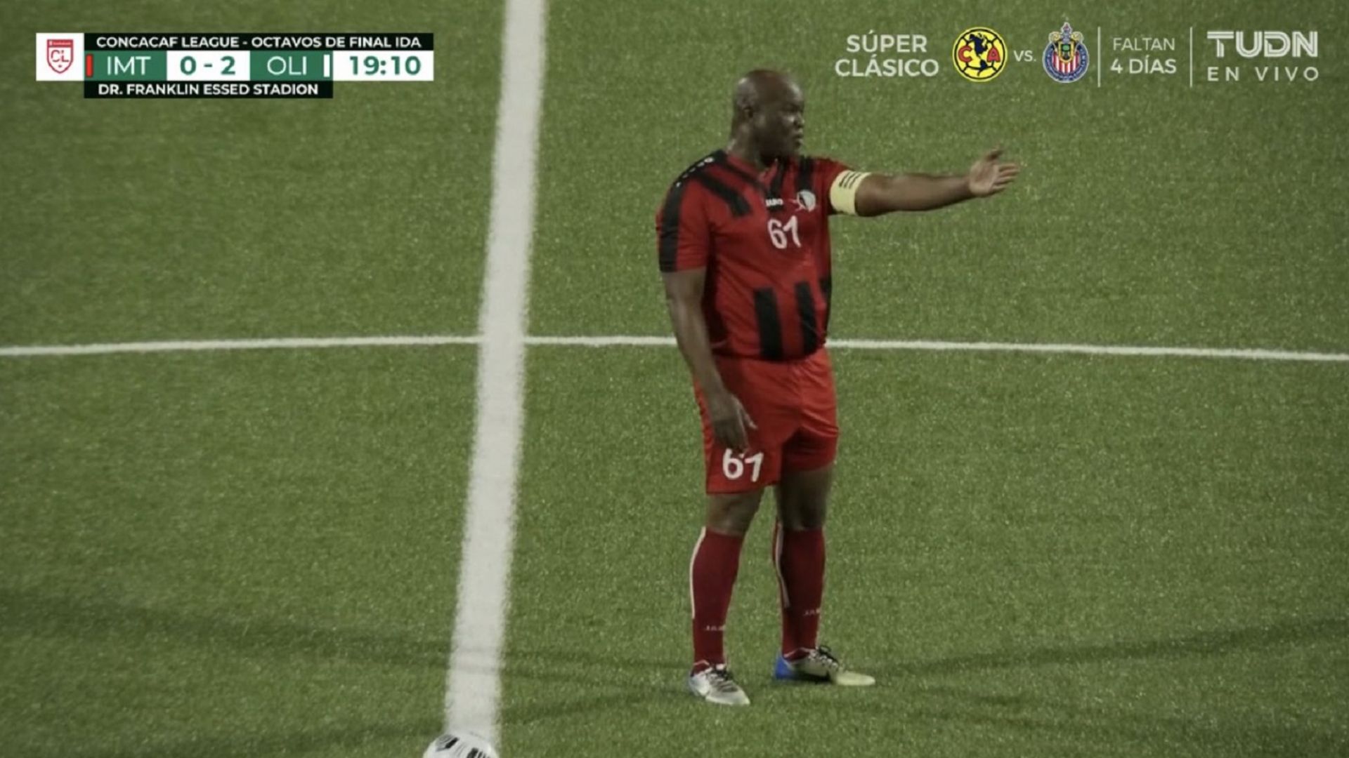 Вицепрезидентът на Суринам се пусна като титуляр и игра близо час за собствения си отбор
