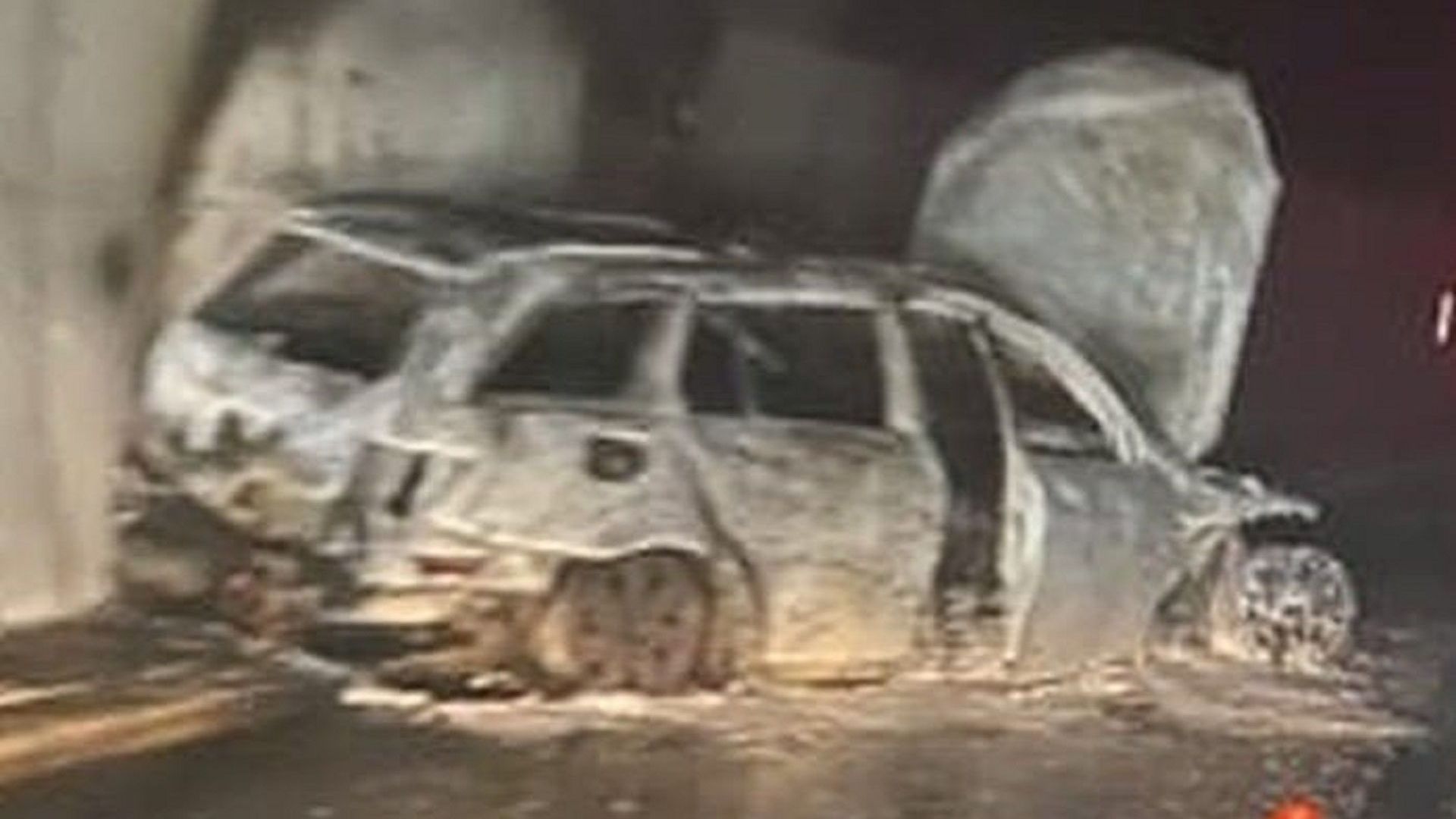 Балкански екшън: Фенове гониха съдии в Босна и запалиха колата им