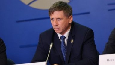 Според парламентарния правилник при всяка нова сесия на Народното събрание