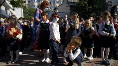 Румъния започва прилагането на трета доза от ваксината срещу КОВИД 19