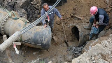 Голяма авария остави няколко района в София без топла вода за дни 