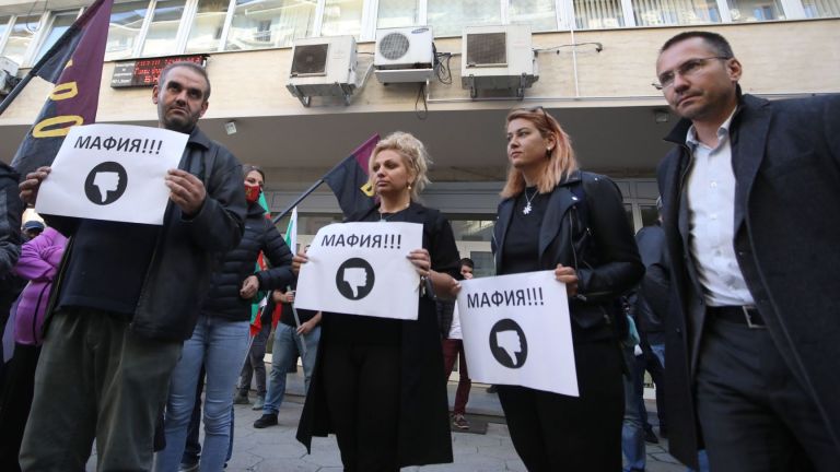 Протест на ВМРО поиска оставката на енергийния министър Андрей Живков