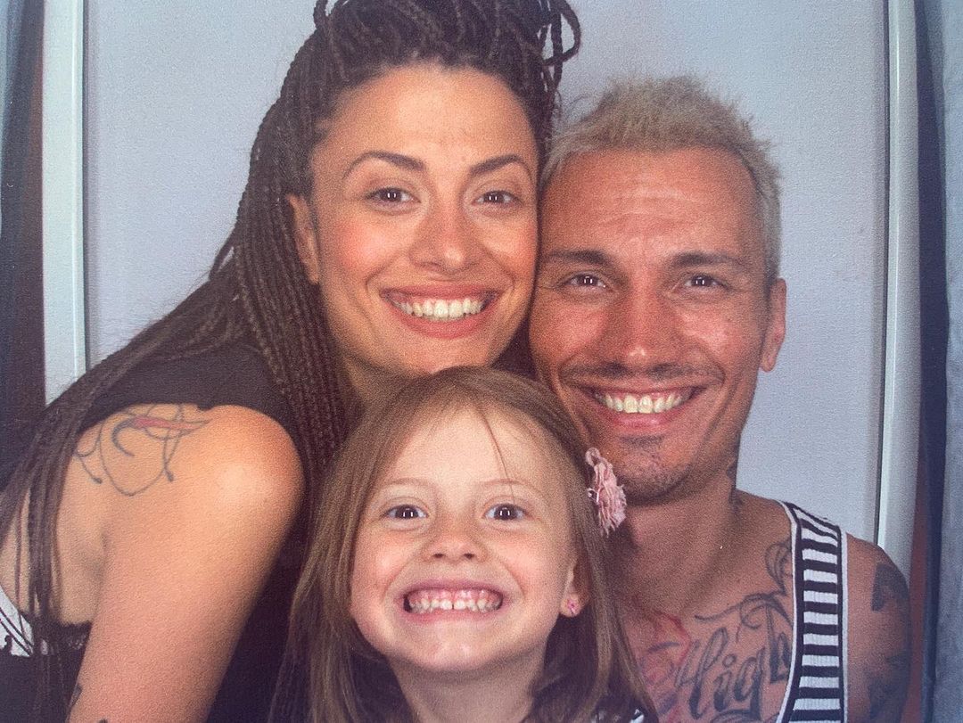 Джули със съпруга си DJ Мартен и дъщеричката им Франки