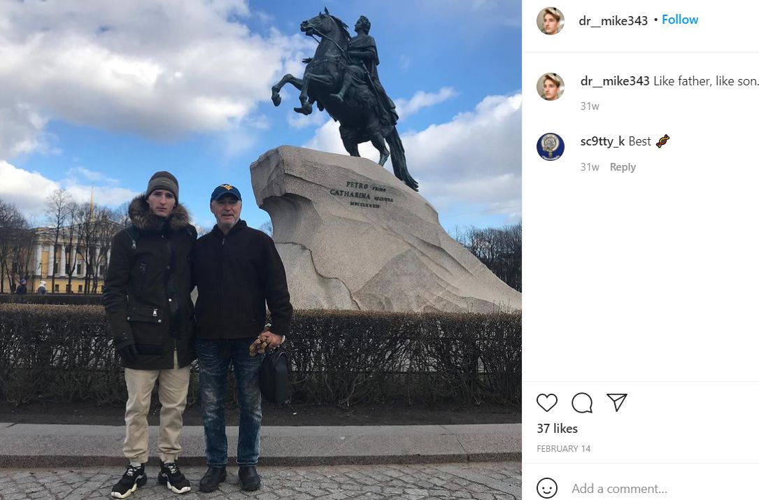 Майкъл е публикувал снимка с баща си в социалната мрежа