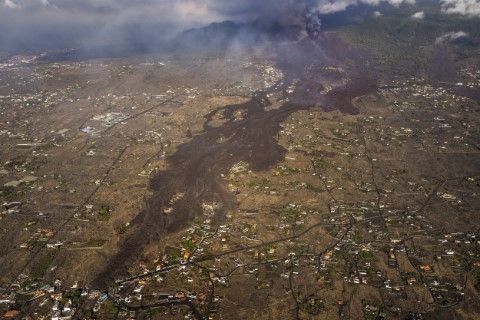 Лавата от вулкана на остров Ла Палма си е пробила път 