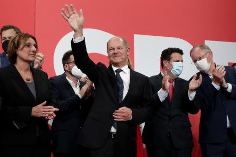 Олаф Шолц сред лагера на социалдемократите - той ли ще е новият канцлер